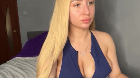 Snapshot of anetta_m chatting on 3, 11, 2025 anetta_m online show from 3, 11, 2025