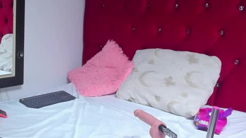 Snapshot of angel_0802 chatting on 18, 10, 2025 ANGELA online show from 18, 10, 2025