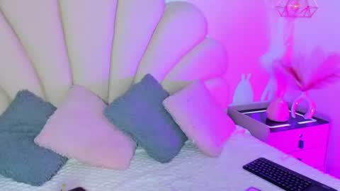 Snapshot of angel_bloom1 chatting on 4, 7, 2026 Angel online show from 4, 7, 2026