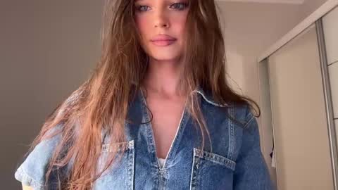Snapshot of angel_isia chatting on 16, 5, 2026 isia online show from 16, 5, 2026