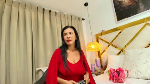 Nicolle  online show from 22, 12, 2025