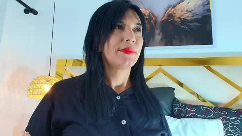 Nicolle  online show from 1, 6, 2026