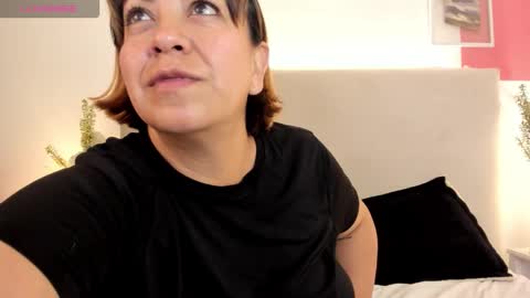 Snapshot of angel_velvet_ chatting on 17, 11, 2025 angel_velvet_ online show from 17, 11, 2025