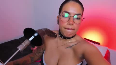 Snapshot of angelaricci chatting on 3, 10, 2025 Angela Ricci online show from 3, 10, 2025