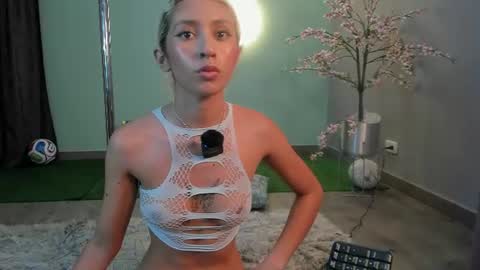 Snapshot of angelbae_ chatting on 11, 6, 2026 AngelBae online show from 11, 6, 2026