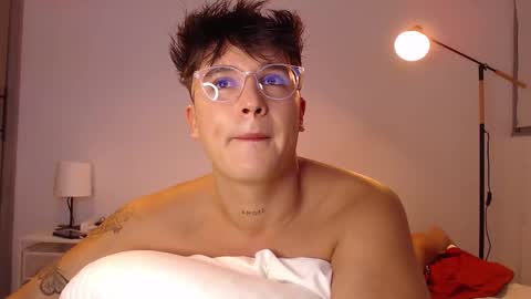 Snapshot of angelcossio chatting on 4, 12, 2025 Angel online show from 4, 12, 2025