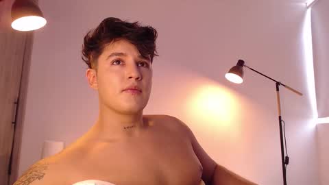 Snapshot of angelcossio chatting on 18, 12, 2025 Angel online show from 18, 12, 2025