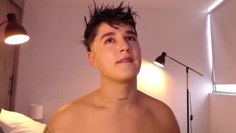 Snapshot of angelcossio chatting on 21, 12, 2025 Angel online show from 21, 12, 2025