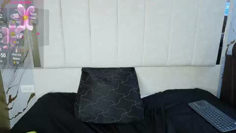 Snapshot of angeles_azul chatting on 1, 7, 2026 angel online show from 1, 7, 2026