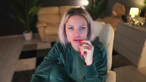 Snapshot of angeleyesblue25 chatting on 11, 2, 2026 annita online show from 11, 2, 2026