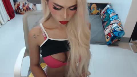 Snapshot of angelic_face_808 chatting on 19, 11, 2025 DIVINE ANGEL online show from 19, 11, 2025