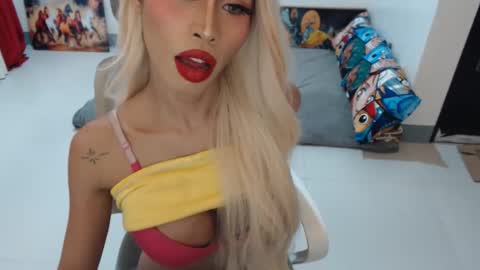 Snapshot of angelic_face_808 chatting on 26, 11, 2025 DIVINE ANGEL online show from 26, 11, 2025