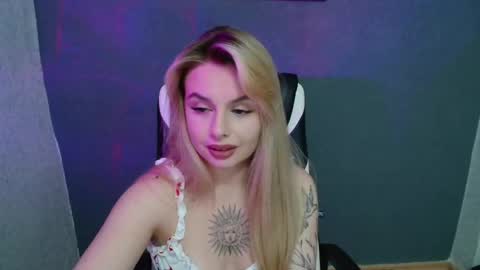 Snapshot of angelicablanch chatting on 12, 9, 2025 angelicablanch online show from 12, 9, 2025