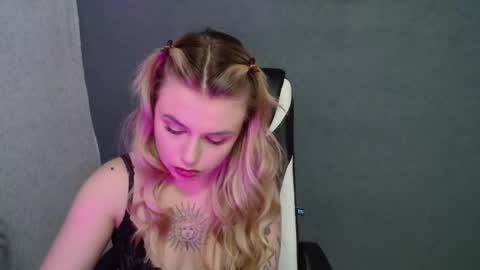 Snapshot of angelicablanch chatting on 17, 9, 2025 angelicablanch online show from 17, 9, 2025