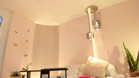 Angeline  online show from 17, 12, 2025