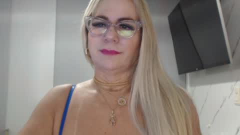 Snapshot of angelinna_12 chatting on 6, 7, 2026 angelinna_12 online show from 6, 7, 2026