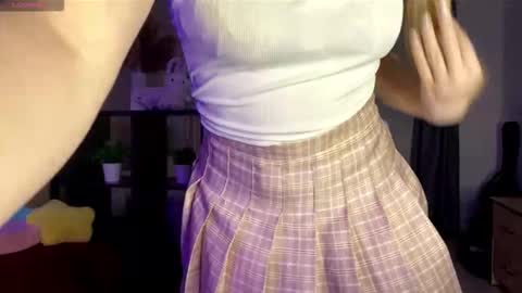 Snapshot of angelkissmee chatting on 23, 10, 2025 angelkissmee online show from 23, 10, 2025