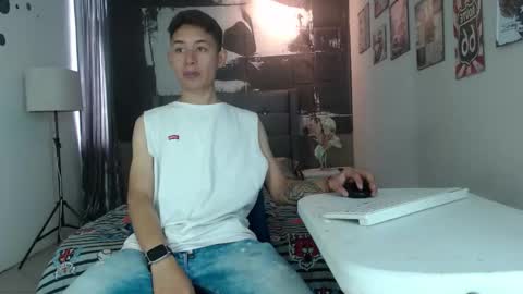 Snapshot of angell01_ chatting on 11, 11, 2025 Angel online show from 11, 11, 2025