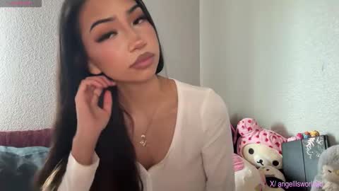 Snapshot of angelllsworlddd chatting on 9, 1, 2026 angel online show from 9, 1, 2026