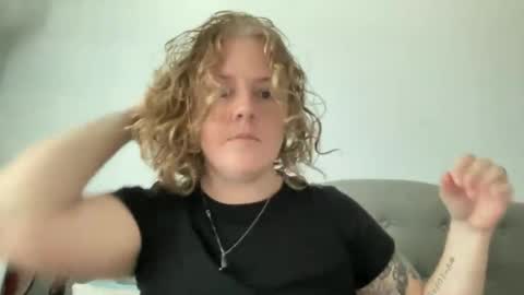 Snapshot of angeloflight273360 chatting on 19, 11, 2025 Angel of Light online show from 19, 11, 2025