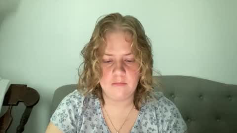 Snapshot of angeloflight273360 chatting on 25, 11, 2025 Angel of Light online show from 25, 11, 2025