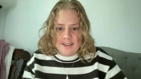 Snapshot of angeloflight273360 chatting on 29, 11, 2025 Angel of Light online show from 29, 11, 2025