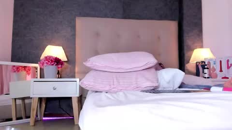 Angela online show from 15, 2, 2025