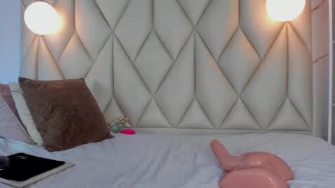 ANGIE online show from 25, 11, 2025