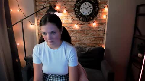 Snapshot of angely_lilly chatting on 9, 9, 2025 Lilly online show from 9, 9, 2025