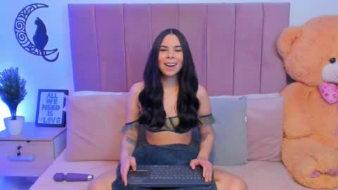 Snapshot of angiegriffin chatting on 22, 2, 2025 Milo ---- online show from 22, 2, 2025