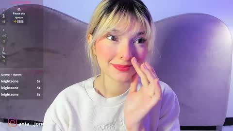 Snapshot of ania_mml chatting on 23, 12, 2024 Ania online show from 23, 12, 2024