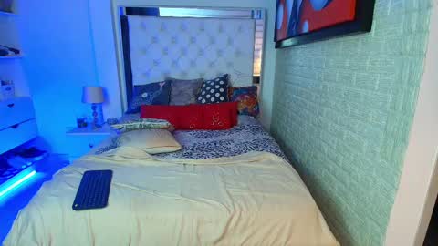 Snapshot of anielli69 chatting on 10, 2, 2025 laura online show from 10, 2, 2025