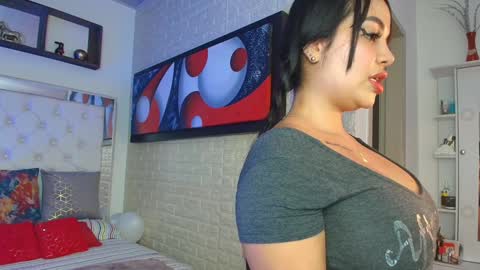 Snapshot of anielli69 chatting on 6, 3, 2025 laura online show from 6, 3, 2025
