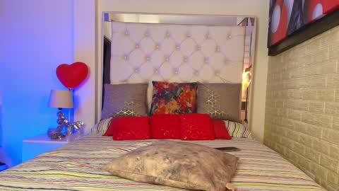 Snapshot of anielli69 chatting on 8, 3, 2025 laura online show from 8, 3, 2025