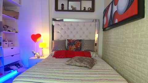 Snapshot of anielli69 chatting on 12, 3, 2025 laura online show from 12, 3, 2025