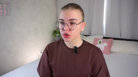 AnishaVivo online show from 17, 4, 2026