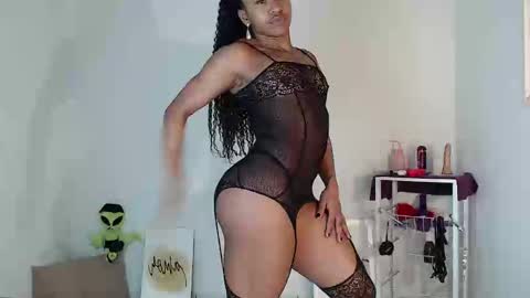 Hello My name is NaiaraPv is OPEN online show from 4, 11, 2025