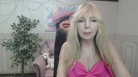 Anna Ditrih online show from 18, 1, 2025