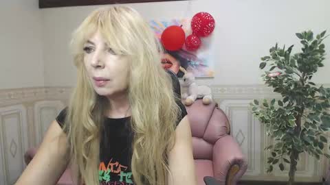 Anna Ditrih online show from 19, 2, 2025