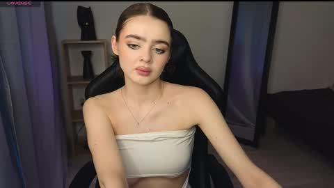 Snapshot of anna_nickol chatting on 6, 3, 2025 Anna online show from 6, 3, 2025