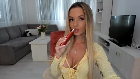 Snapshot of annaise_ chatting on 11, 9, 2025 annaise  online show from 11, 9, 2025
