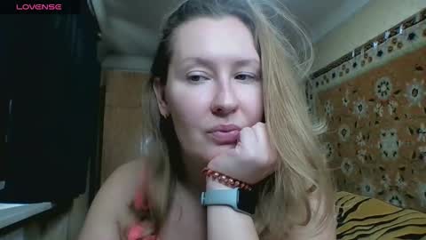 Snapshot of annaxlovers chatting on 27, 10, 2025 AnnaXLovers online show from 27, 10, 2025