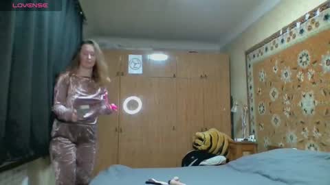 Snapshot of annaxlovers chatting on 12, 1, 2026 AnnaXLovers online show from 12, 1, 2026