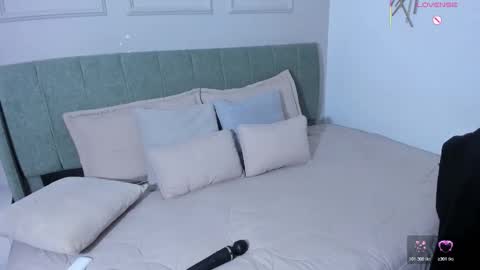 annie_20_ online show from 9, 3, 2026