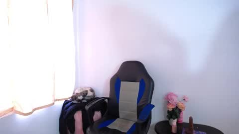 Annie3 online show from 7, 10, 2025