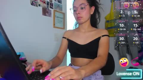 annie_rosse1017 online show from 24, 11, 2025