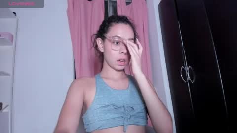Snapshot of annie_rosse1017 chatting on 22, 5, 2026 annie_rosse1017 online show from 22, 5, 2026