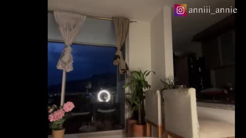 JEANNE no olvides seguirme dont forget follow me  uu online show from 18, 12, 2025