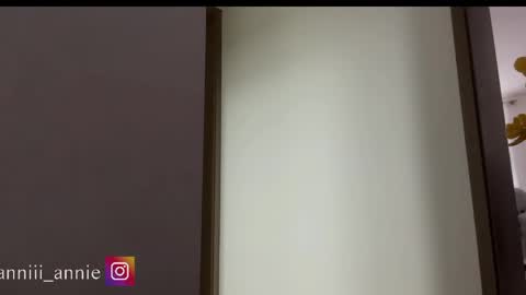 Snapshot of annie_snow_ chatting on 21, 4, 2026 JEANNE no olvides seguirme dont forget follow me uu online show from 21, 4, 2026