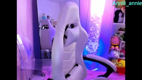 Snapshot of annie_snow_ chatting on 12, 5, 2026 JEANNE no olvides seguirme dont forget follow me uu online show from 12, 5, 2026